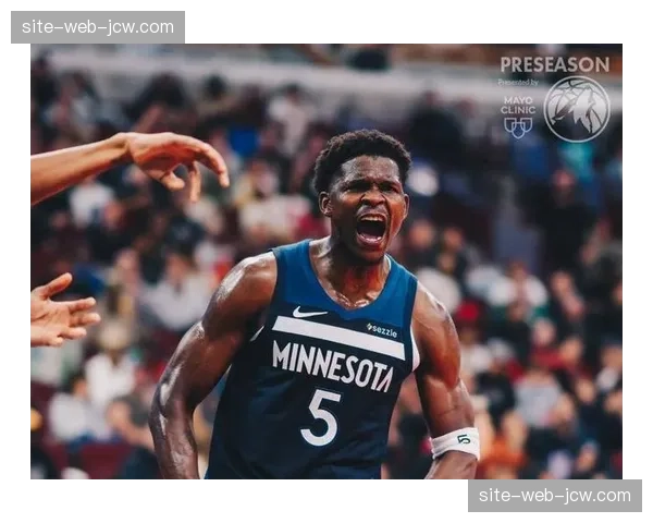 爱德华兹膝伤影响出战成疑 森林狼进攻发起方式面临临时调整